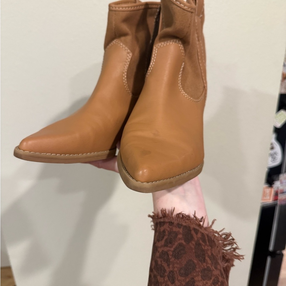 Universal Thread Tan Ankle Booties sz8.5 - Picture 2 of 6